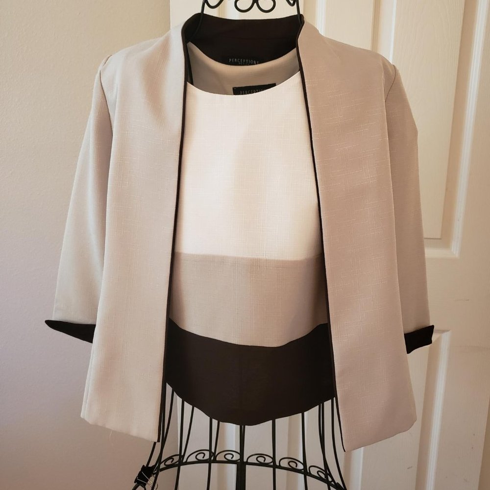 PERCEPTIONS PETITE 3 PC SUIT. TAN/CREAM/BROWN. LIGHT WEIGHT